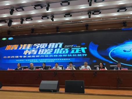 图片包含 室内, 大, 站, 蓝色  AI 生成的内容可能不正确。